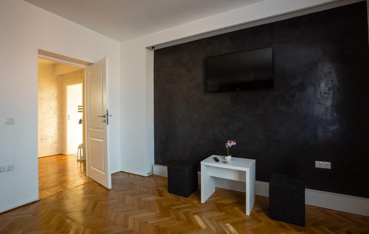 White Spacious Apartment Sibiu Exterior foto